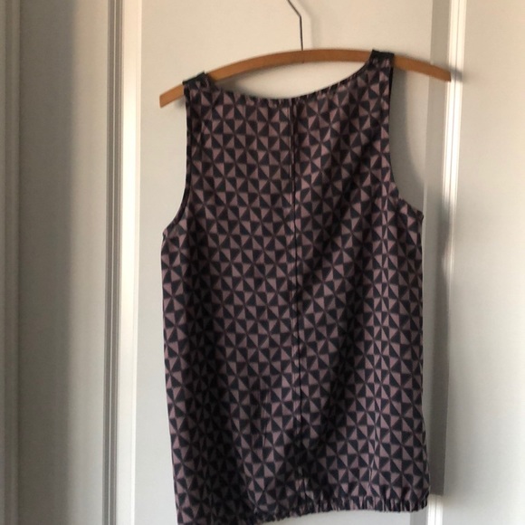 Gap flowy tank - Picture 2 of 3